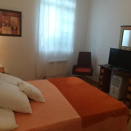 Apartamento Con Pequeno Jardin En El Centro Ferrol Exterior foto